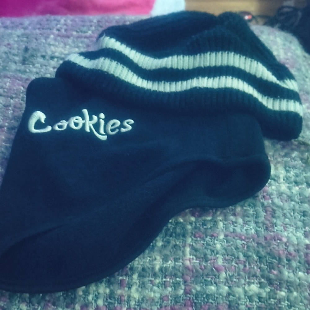 Cookies Black and White Beanie with Embroidered Logo Face Mask Tuck Away